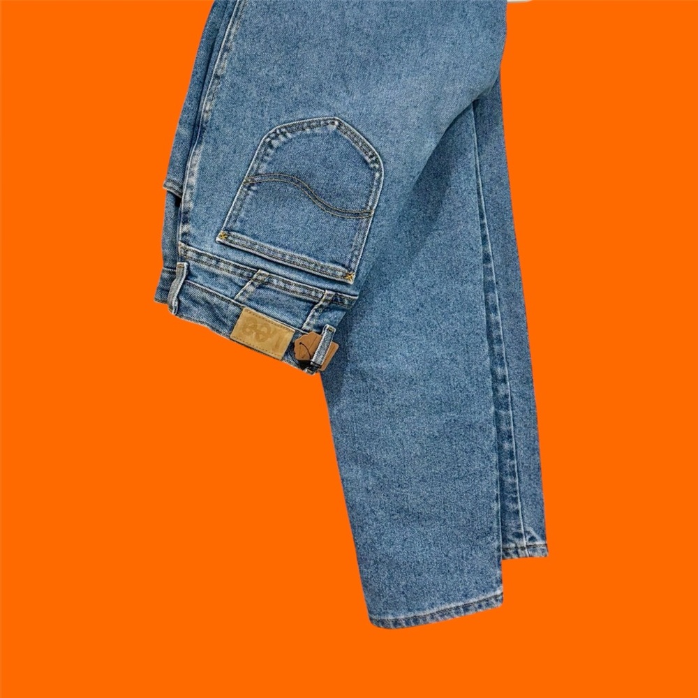 10 True Vintage~ Lee~ Classic Blue Denim Jeans w the cutest back detail~